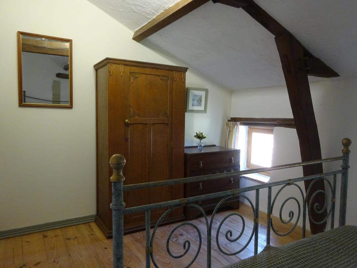Lavender House - Traditional Stone House Oozing Charm And Character Cersay Exterior photo
