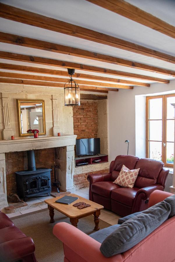 Lavender House - Traditional Stone House Oozing Charm And Character Cersay Exterior photo